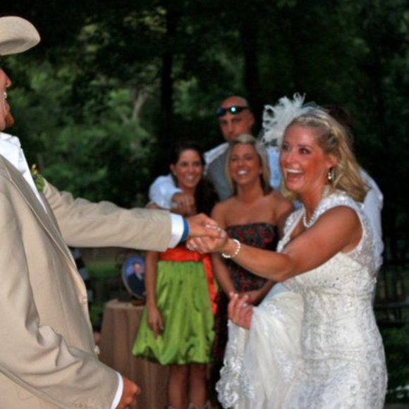 Beautiful beaded & lace wedding dress - Picture 6 of 7